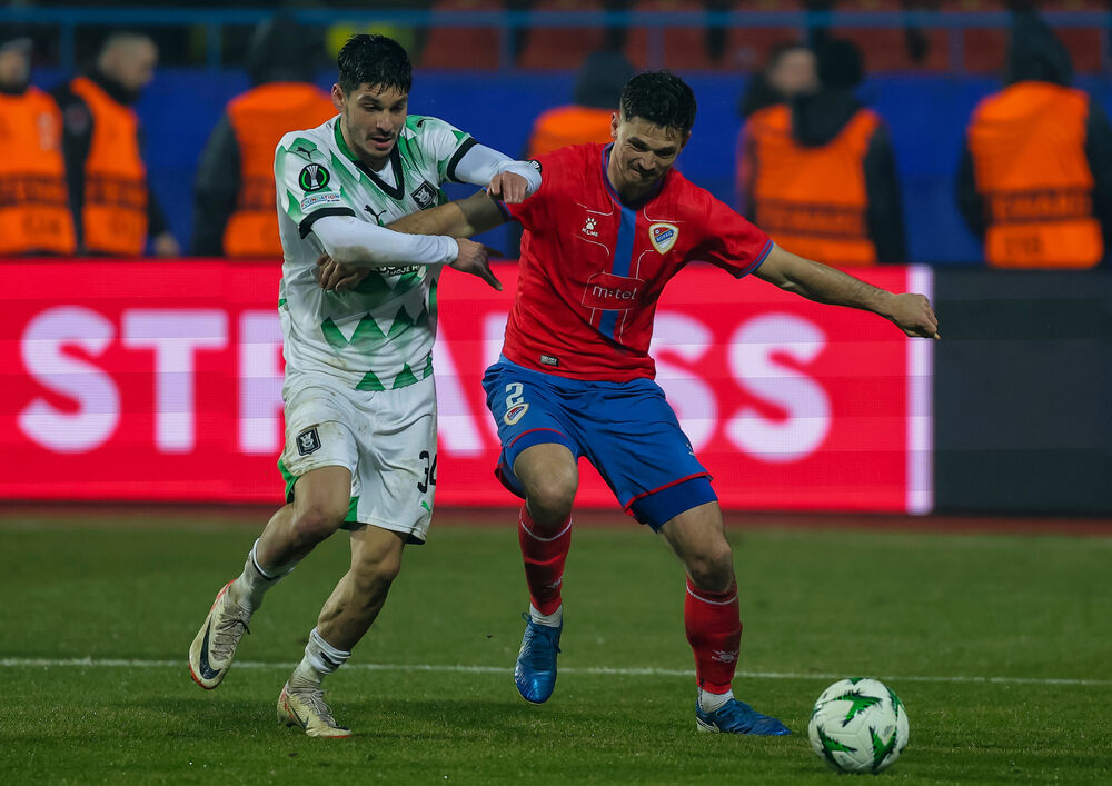 Bart Mejers (desno) na utakmici Borca i bečkog Rapida u Banjaluci