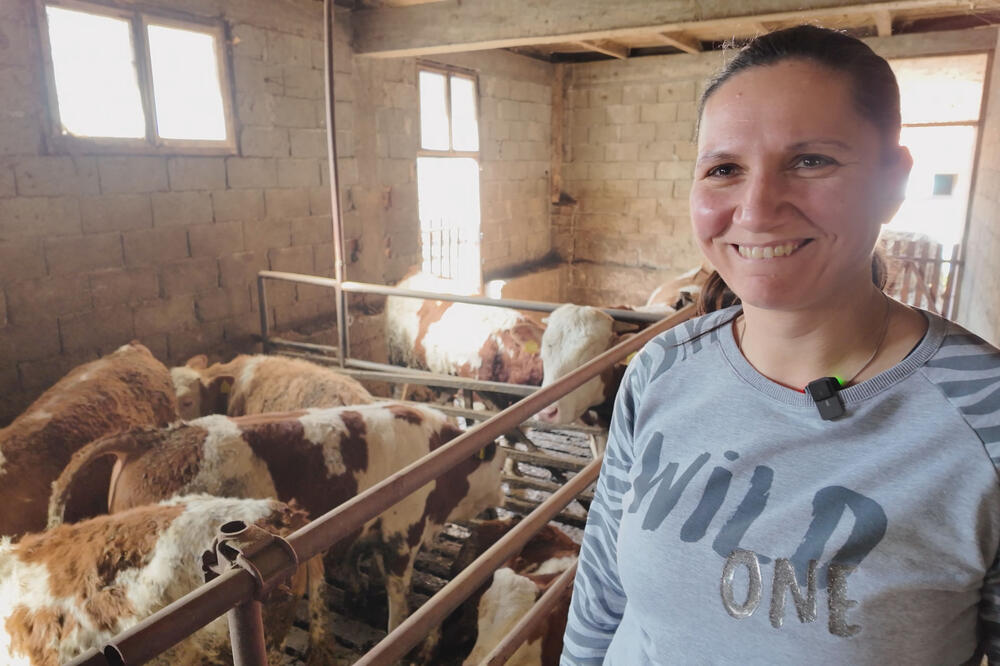 Jelica iz sela Gvozdac brine o imanju, deci, kravama: Ova heroina radi od jutra do mraka - ništa joj nije teško