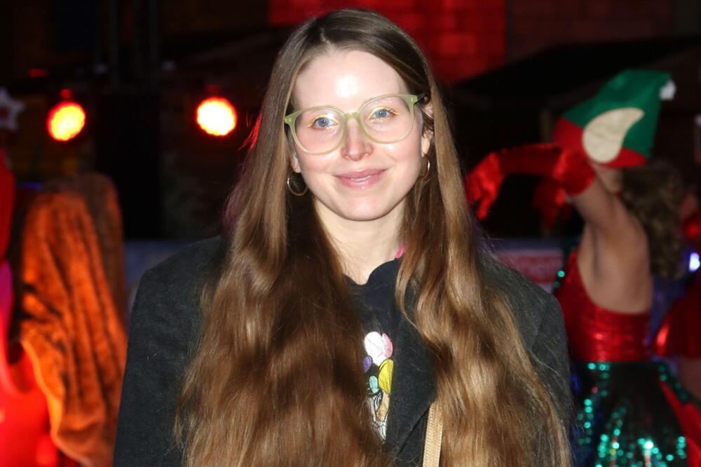 Da li je moguće da će ovo uraditi? Gledali smo je kao deca, a sada otvara profil na čuvenom sajtu za odrasle, šok