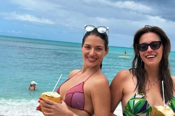 Od ovih tela zastaje dah! Njih dve su prave bombe, a tek da im vidite majku, ne zna se koja je bolja