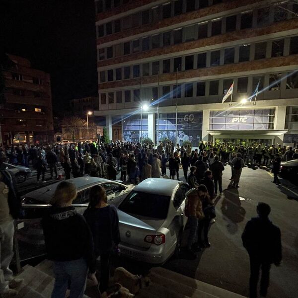 Nastavlja se blokada RTS-a: I danas bez emitovanja Jutarnjeg programa, trenutno mirno ispred Javnog servisa