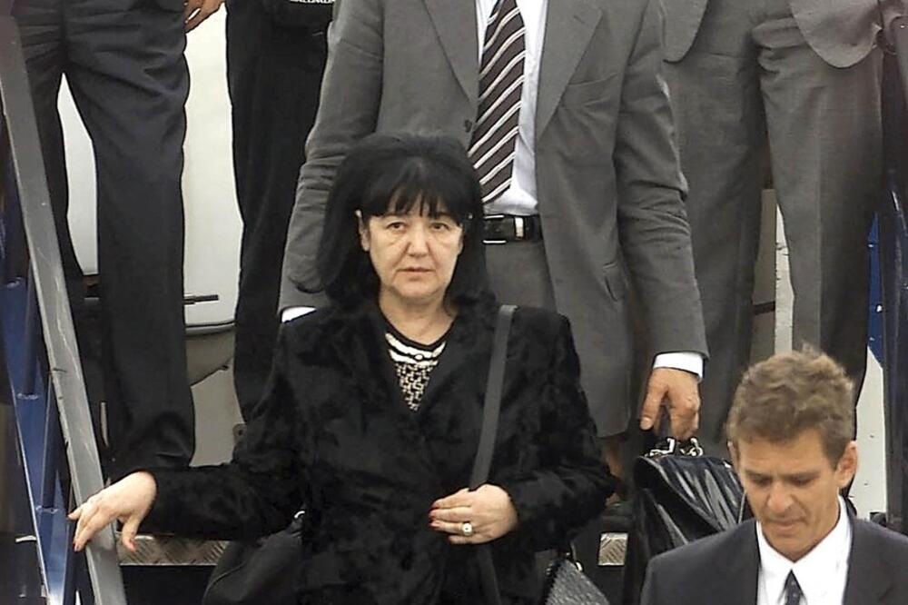 Zašto je Mira Marković nosila cvet u kosi? Jugoslovenke su je kopirale, a nisu imale pojma da je ovo značenje, šok