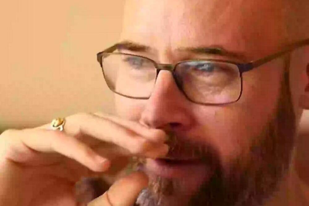 "Znao sam da ću biti loše, ali za kratko vreme sam brzo propao": Najmlađi čovek koji ima Alchajmera se slomio....