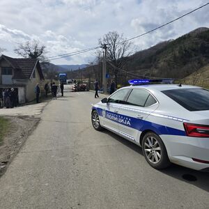 UŽAS U OKOLINI LESKOVCA: Čovek traktorom PREGAZIO PEŠAKA u šumi, vozio bez dozvole