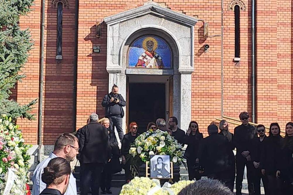 Sahranjena Hafa Karić: Njen suprug održao je emotivni govor