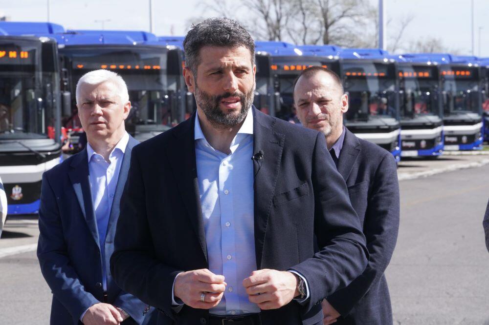 Gradonačelnik Šapić obišao pogon JKP-a „GSP Beograd”: GSP bogatiji za još 100 plavih zglobnih autobusa (FOTO)