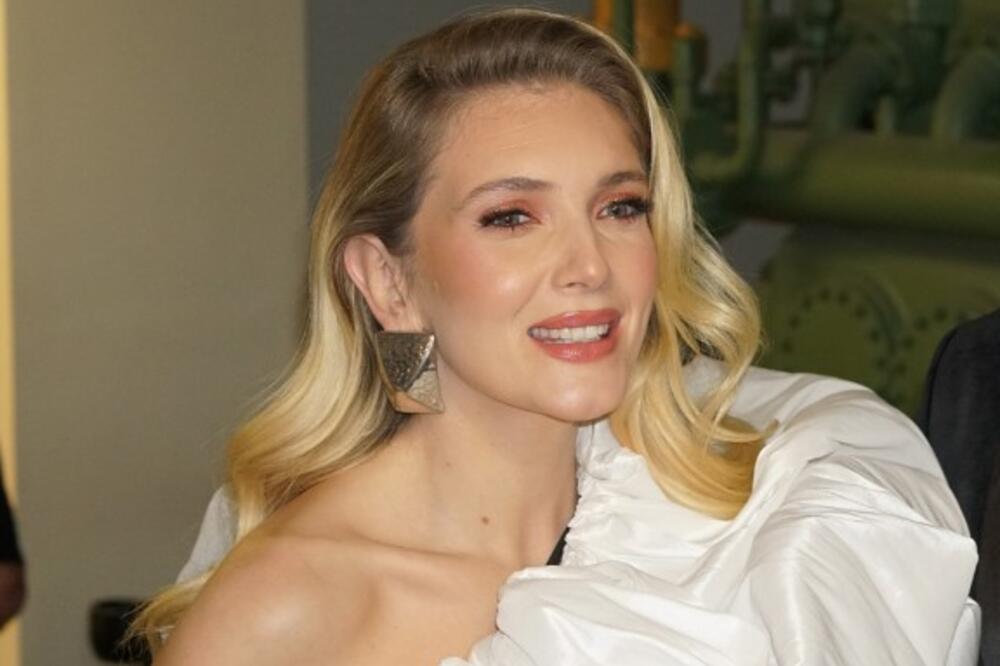 O njenoj lepoti Beograd je brujao: Kada se pojavila u beloj haljini oduzela dah, jedan detalj ima bitno značenje