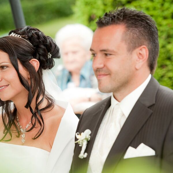 PREDRAG IZ SRBIJE TRUDNU DEVOJKU HOĆE DA ŽENI U CRKVI! Odgovor SVEŠTENIKA ga DOTUKAO: "Zanemeli smo kad se rekao.."