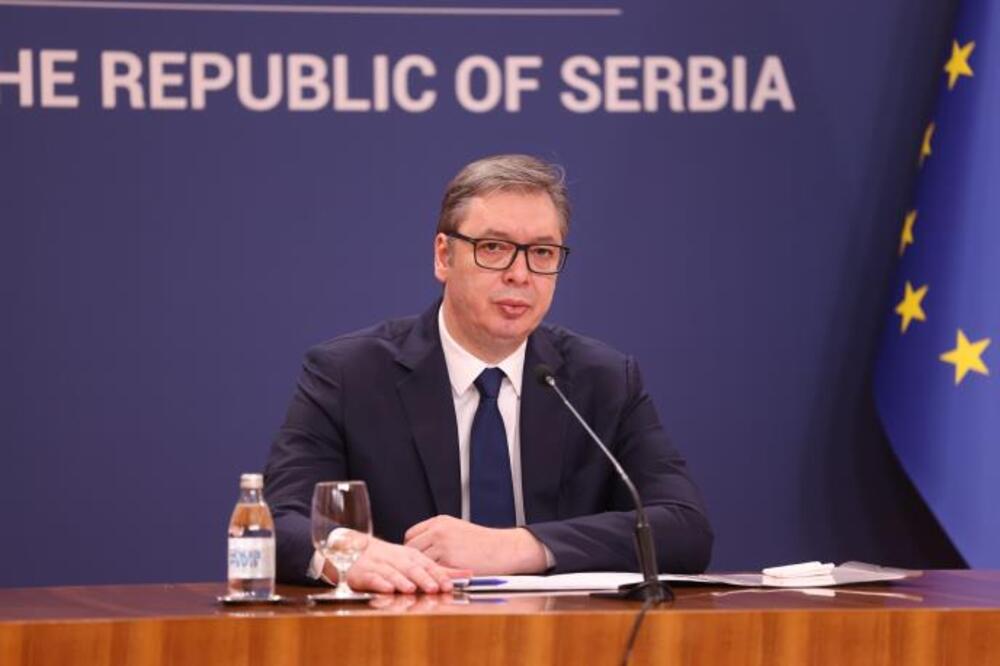 Predsednik Vučić se večeras obraća građanima!