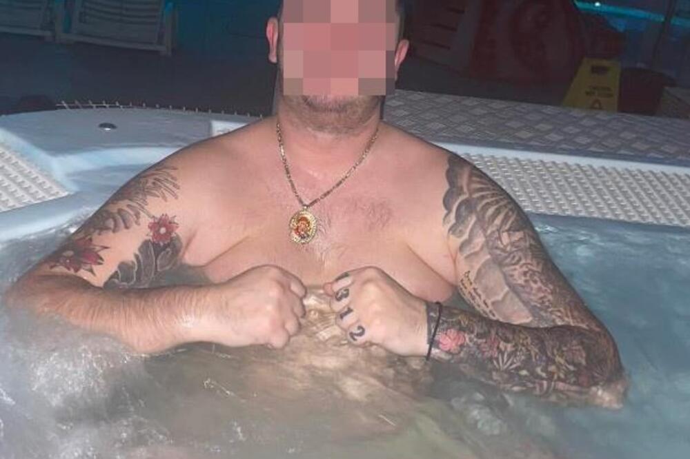Ovo je mladić (27) koji je uhapšen u Jakovu zbog pokušaja ubistva: Ovako se predstavlja na društvenim mrežama FOTO