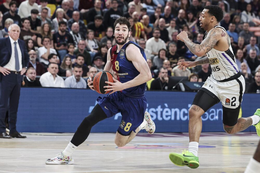 Dario Brizuela (levo) na utakmici Barselone i Partizana