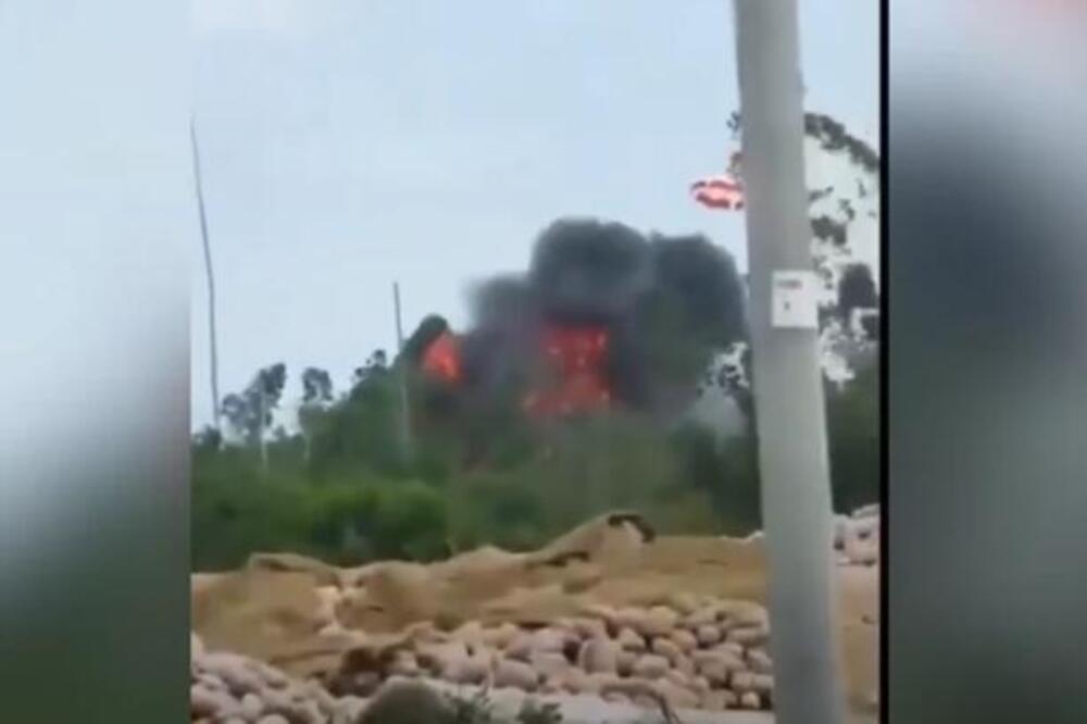 Kineski lovac zakucao se u zemlju i nestao u plamenu: Snimak nije za mlađe od 18 godina (VIDEO)