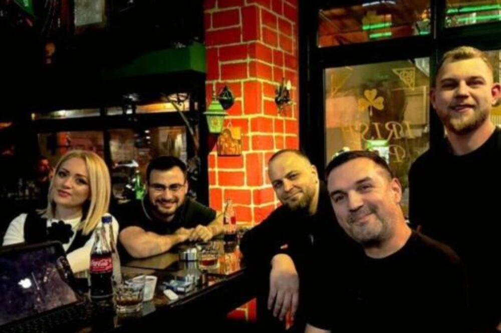 Par sati pre strave u Kočanima nastala ova fotografija! Objavila je supruga stradalog člana "DNK", jezivo