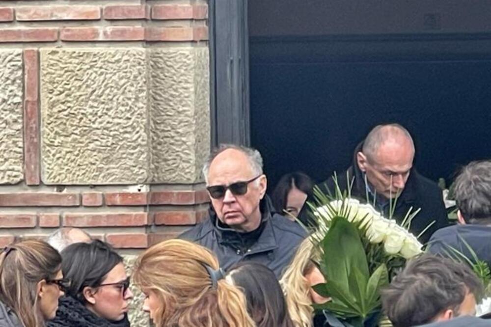 Potresne fotografije Buleta Goncića na sahrani ćerke: Porodica neutešna zbog Aleksandrinog odlaska, tragedija