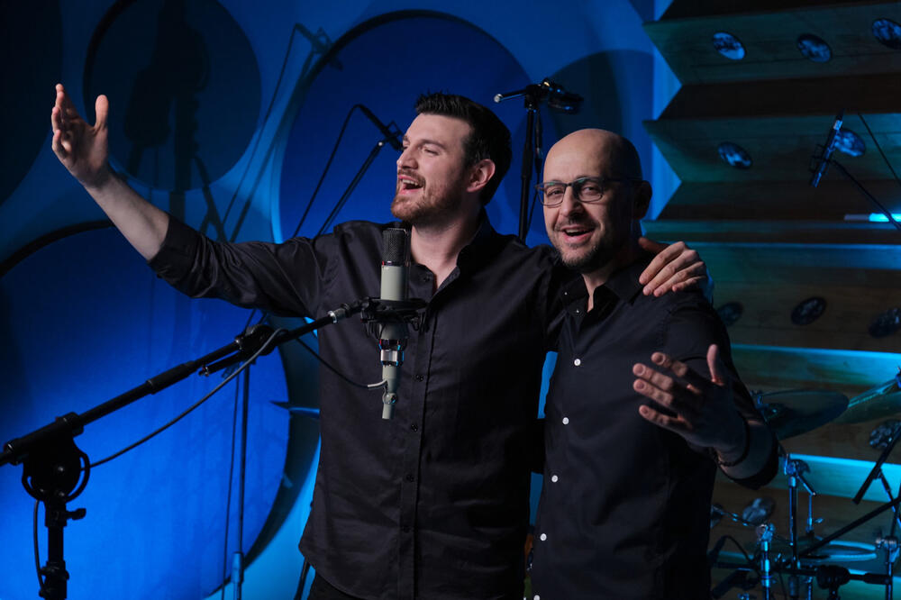 Mladi pevači "oživeli" stari megahit, a iza svega se "krije" Aleksandar Sofronijević