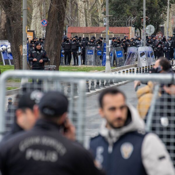 PUCNJAVA U ŠKOLI U TURSKOJ, ranjeno najmanje 13 osoba! Deca beže da SPASU ŽIVOTE, napadač uzeo učenike za TAOCE?