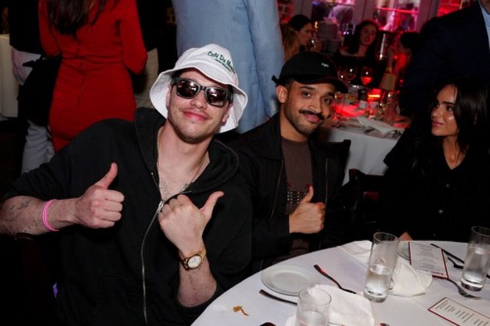 Ta seksualizacija je dosta uticala na njegove veze.