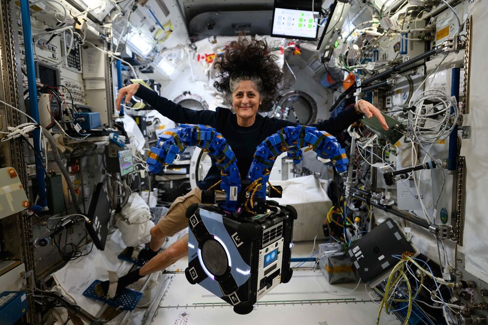Sunita Vilijams, Astronaut