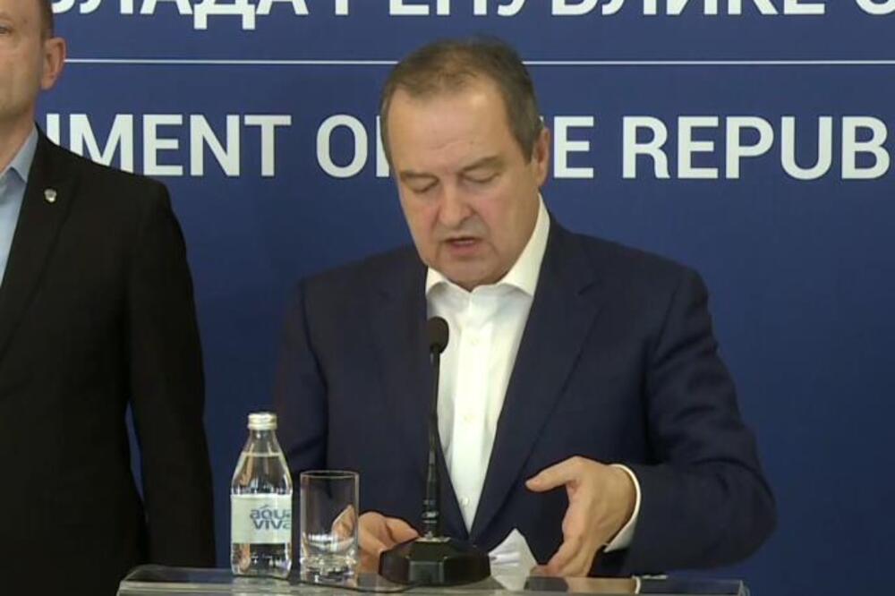 Ministar Dačić osudio napade učesnika skupa na Slaviji na policiju: "Biće procesuirani svi koji su učestvovali"