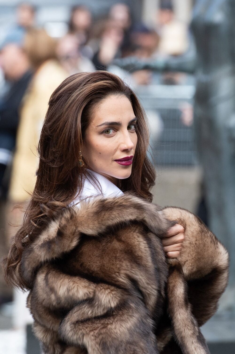 Ima diplomu iz prava i finansija