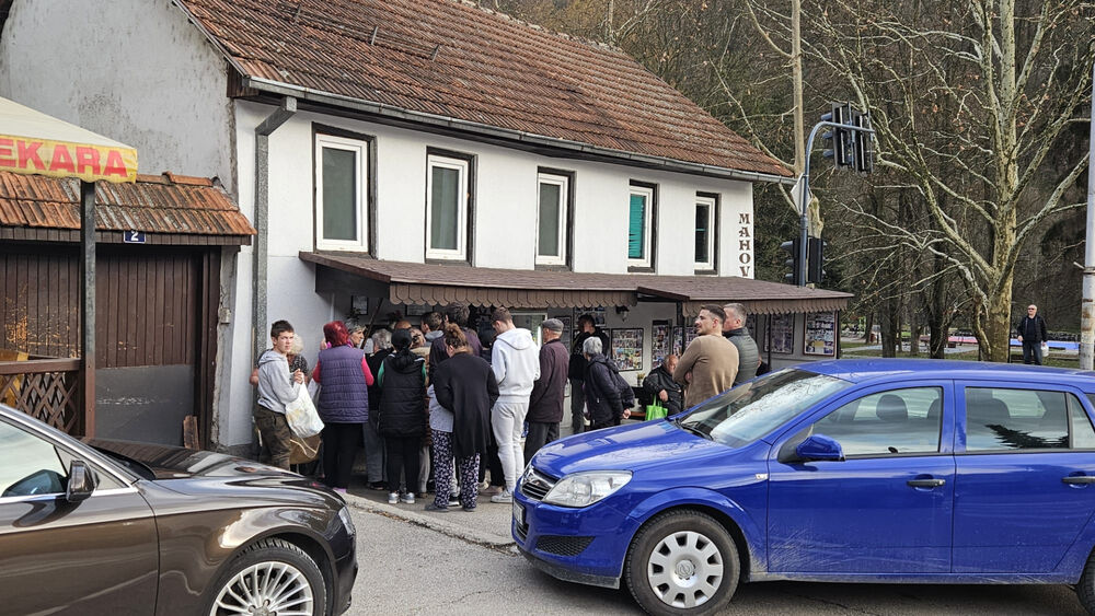 Gužva ispred Mahove pekare