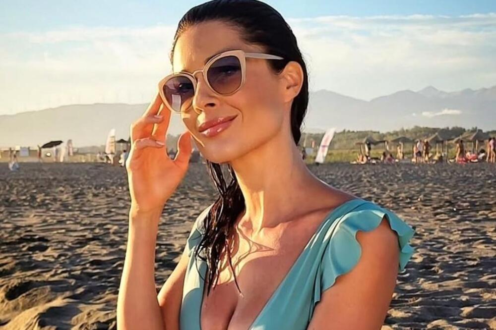 Znamo je kao smernu, a ova izdanja atraktivne voditeljke oduzimaju dah: Pokazala zgodno telo, prava boginja