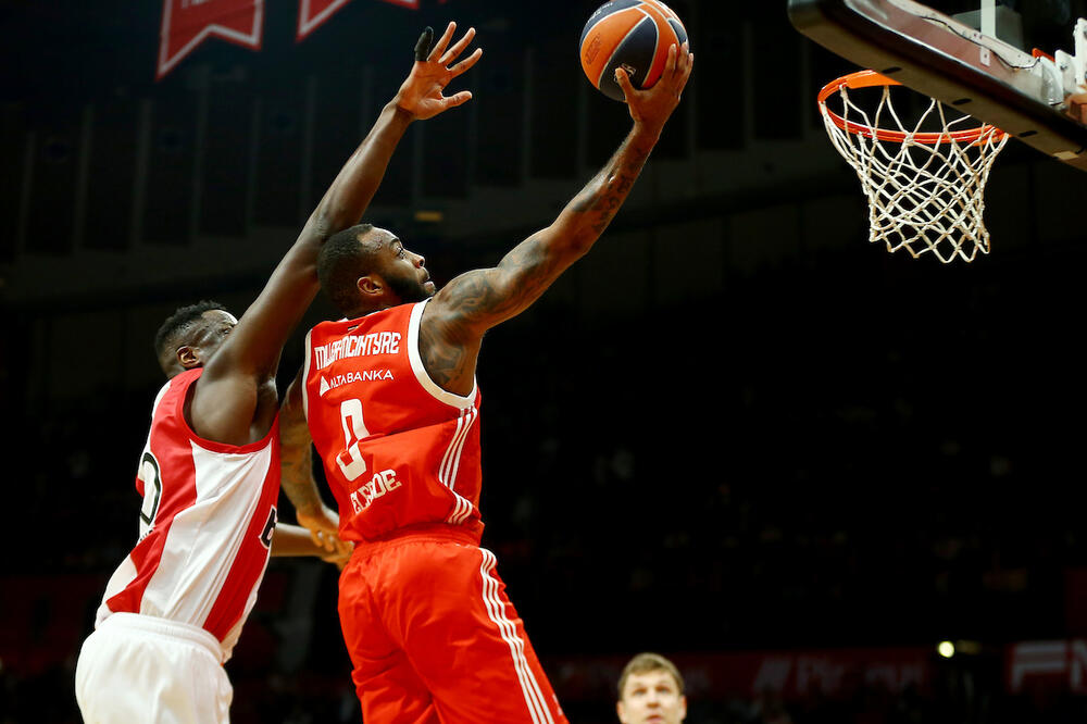 Crvena zvezda popravila kritičan segment u igri i dovela ga do savršenstva u Pireju (Foto)