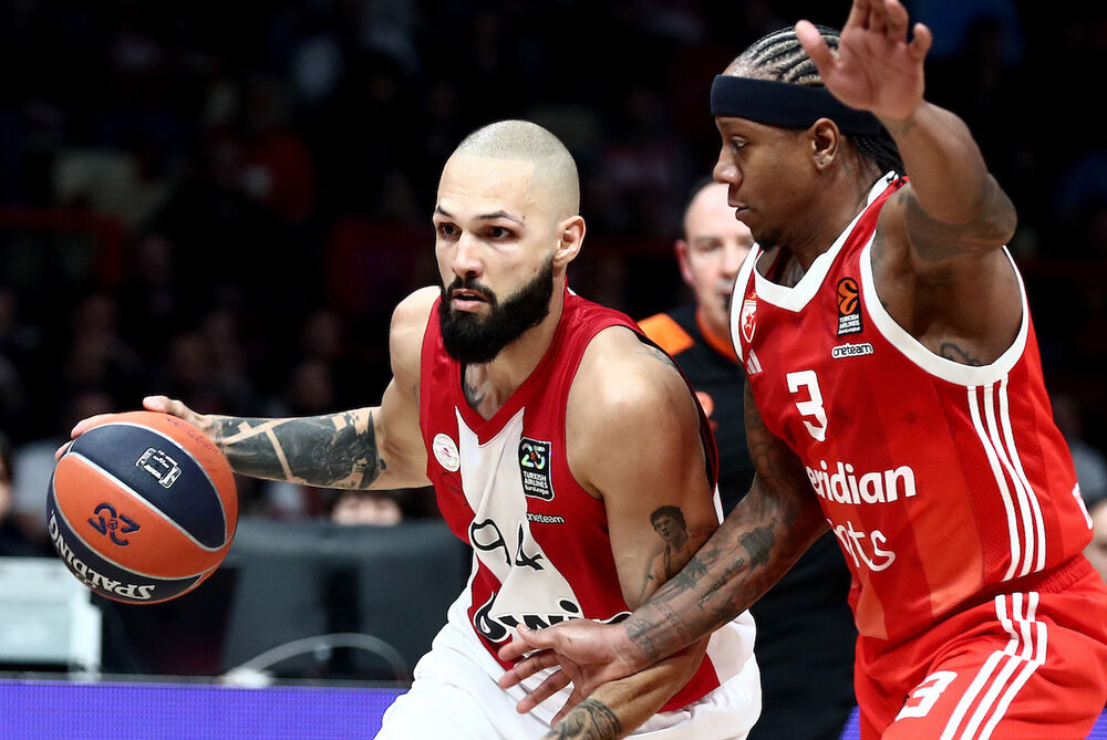 Evan Furnije i Ajzea Kenan u duelu