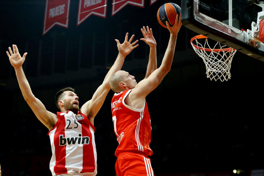 Crveno-beli platili obeštećenje: Potpisao sjajni centar!