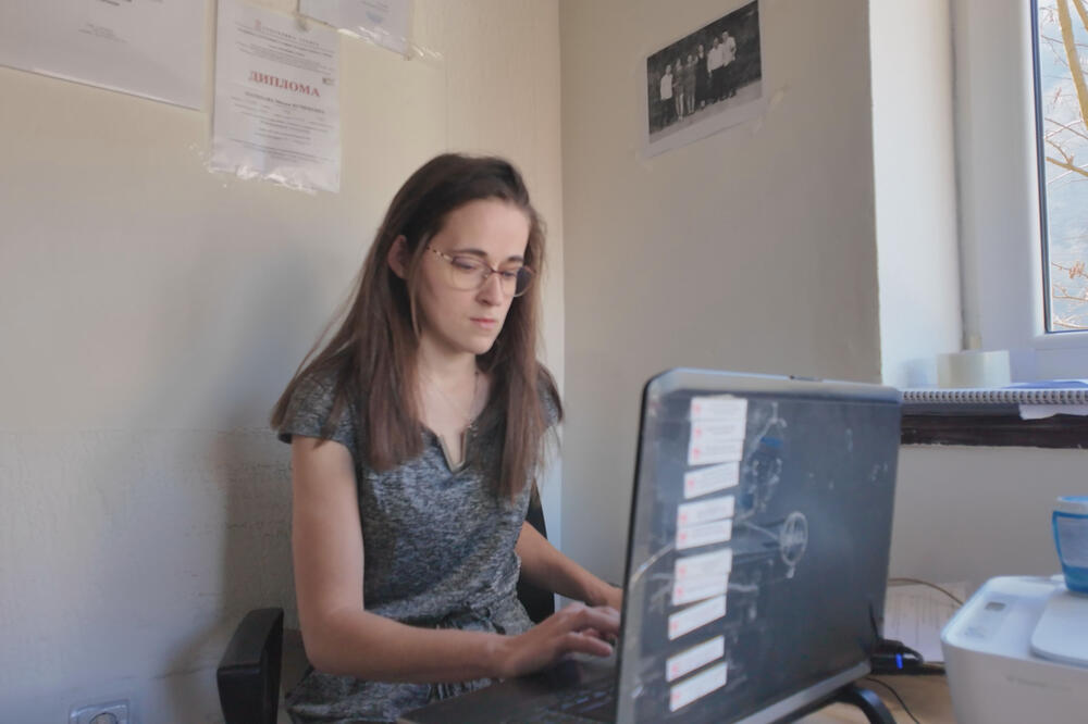 Marijana u selu Rogačica odlučila da pomogne svojim meštanima: Njena kancelarija je svima na usluzi