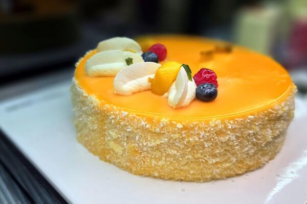 Ovo je najjednostavniji recept za voćnu tortu koji ćete ikada videti: Treba vam 10 minuta, jeftina, lagana kao pero