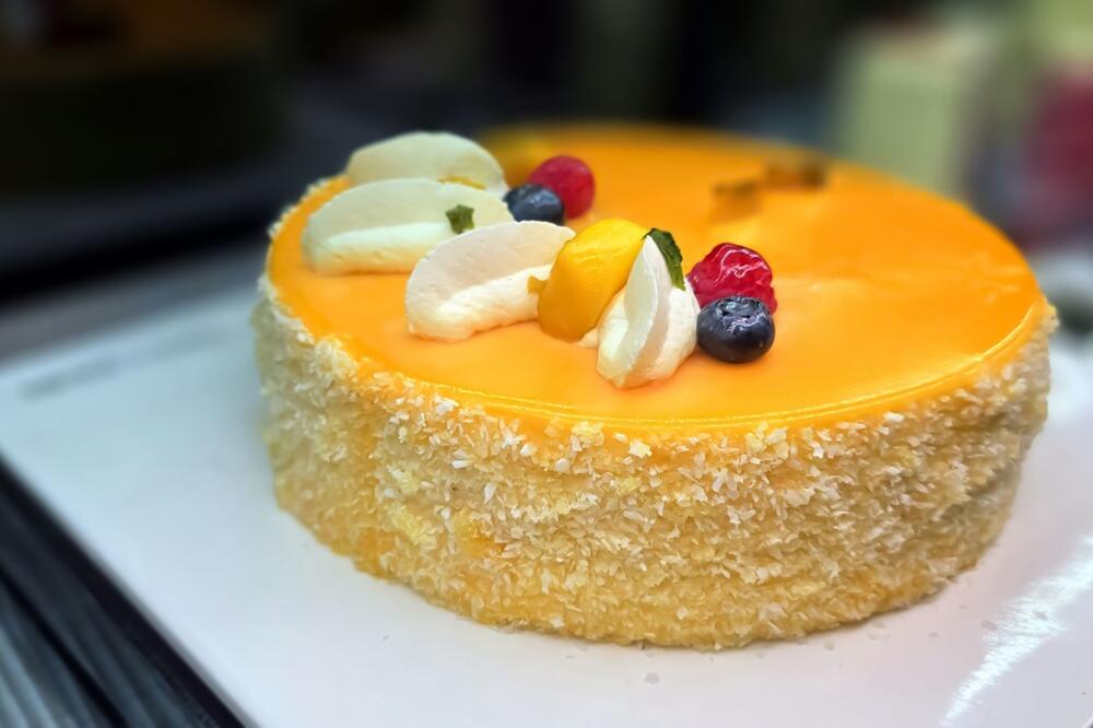 Ovo je najjednostavniji recept za voćnu tortu koji ćete ikada videti: Treba vam 10 minuta, jeftina, lagana kao pero