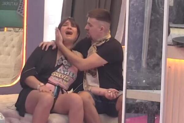 Ana Nikolić se pomirila sa dečkom, sve mu oprostila: Uselio se kod nje, cela Srbija ostala bez reči