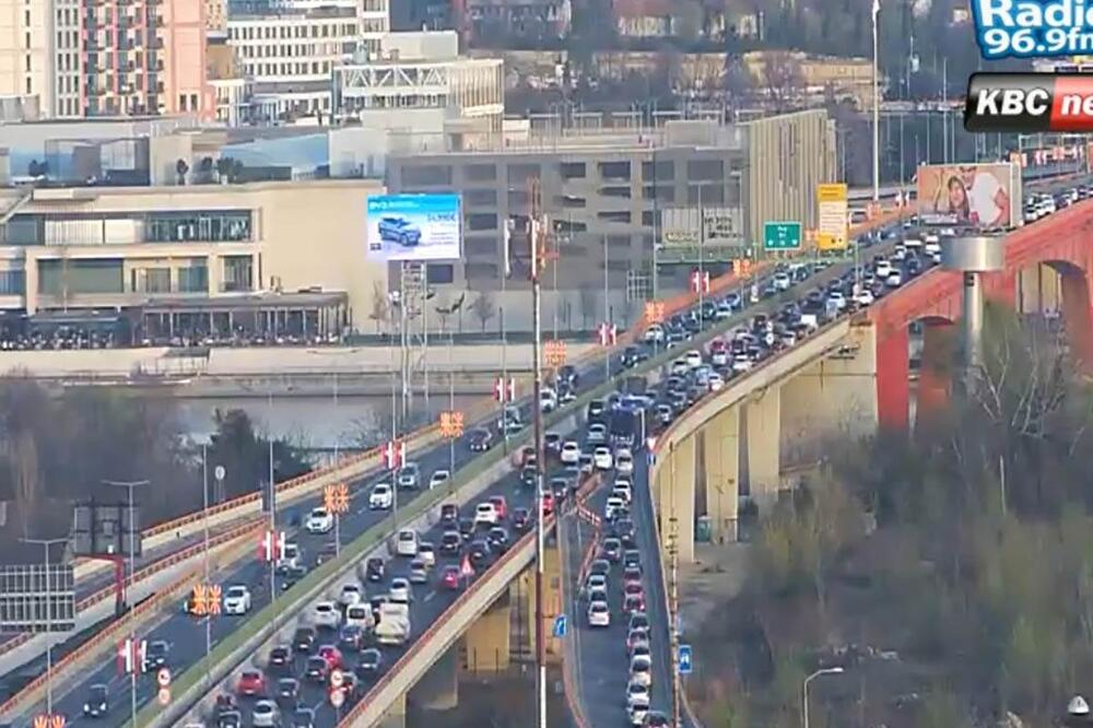 Popodnevni špic napravio opšti kolaps u Beogradu: Velike gužve u saobraćaju, evo gde je najgore! (FOTO)