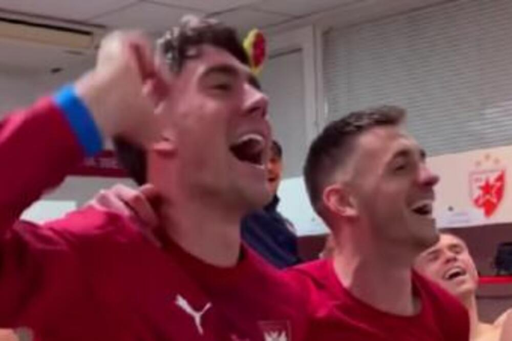 Vlahovića nikad nismo videli ovakvog! Haos u svlačionici Srbije