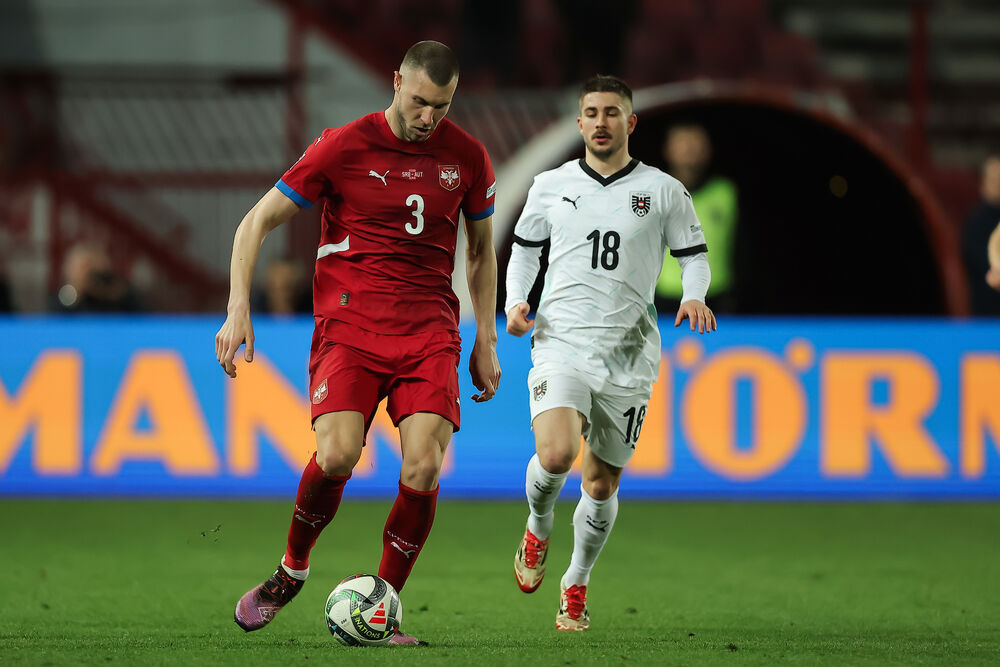 Strahinja Pavlović (levo) na utakmici Srbije i Austrije