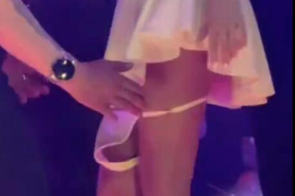 Oglasila se pevačica za koju tvrde da je skinula gaće i kačila ih momku za vrat! Zbog onog što tvrdi nastao haos