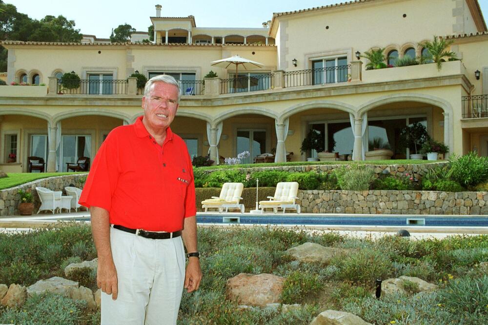 Ovo je najbogatiji Nemac na svetu: Od oca nasledio firmu koja je profitirala od progona i ubijanja Jevreja! (FOTO)