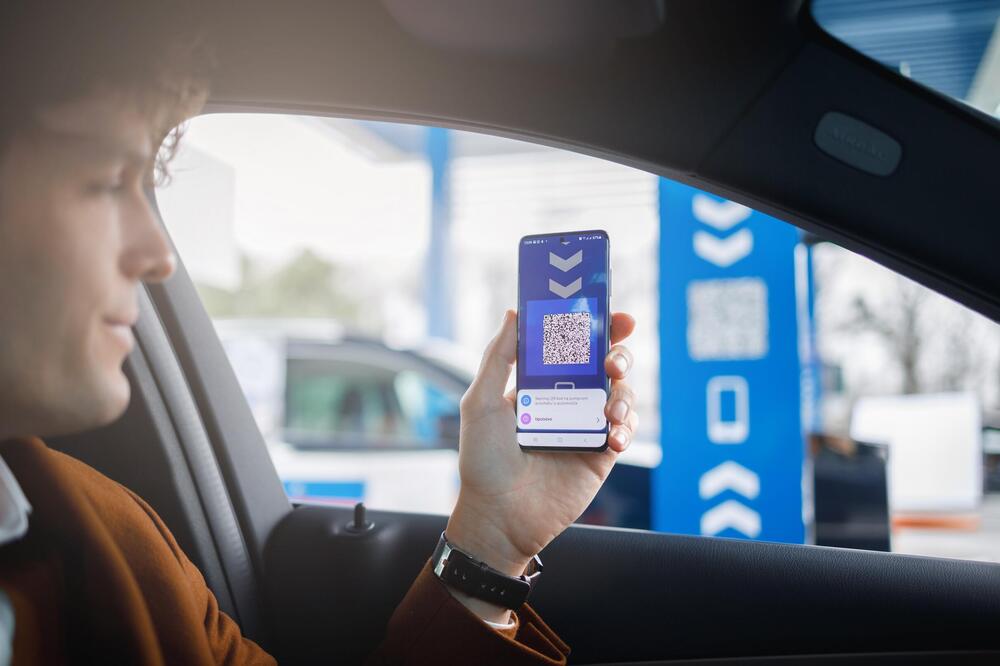 BRZA, JEDNOSTAVNA I 100% SIGURNA: Saznajte koja je aplikacija popularna među vozačima u Srbiji