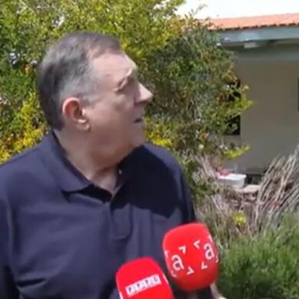 Snimljene eksplozije iznad glave Milorada Dodika: Dok je govorio, samo je odjeknulo, postoji video