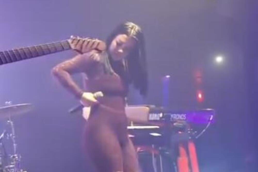 Zorana na stubu srama! Intimni delovi joj se toliko ocrtali da je neprijatno, ono što radi na snimku zgrozilo