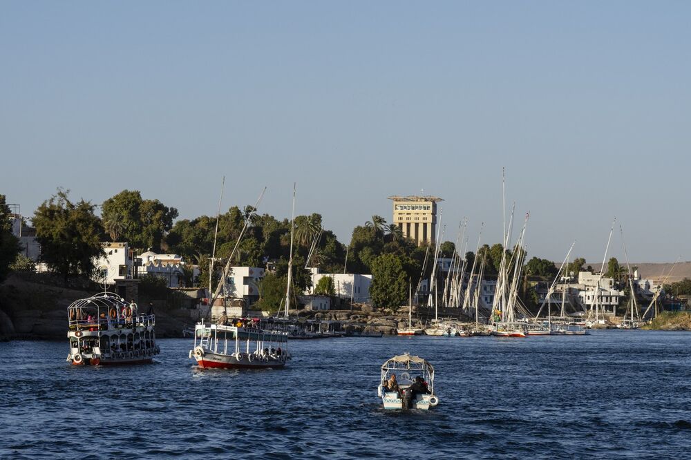Srpkinja doživela neprijetno izkušnjo v Egiptu: Pravoslavni moški jo otipaval med 'nameščanjem' za fotografiranje