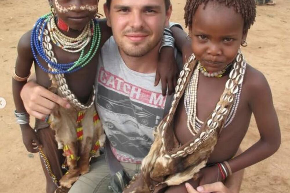 Kristijan se vratio u Etiopiju i sreo devojčice sa kojima se upoznao pre 16 godina:Jednoj će promeniti život zauvek