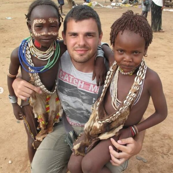 Kristijan se vratio u Etiopiju i sreo devojčice sa kojima se upoznao pre 16 godina:Jednoj će promeniti život zauvek