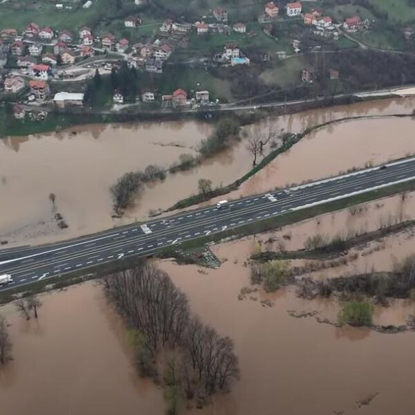 Alarmantno stanje u regionu zbog poplava: Potop u BiH, voda ulazi u kuće