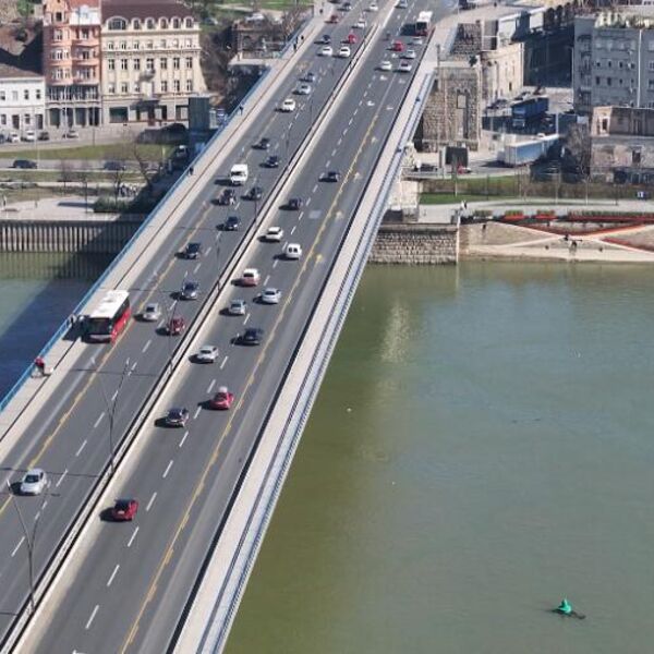 Grad sprovodi rešenja koja u nekim zemljama postoje već dugo: Semaforizacija kružnog toka kod Brankovog mosta