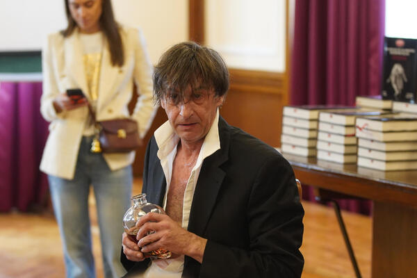 Njegov život je misterija, a samo jedna fotka napravila je lavinu: Slobodanu tada nije prestajao da zvoni telefon