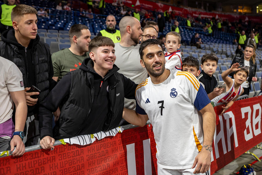 Navijači Zvezde na divan način dočekali Kampaca, on pohrlio u zagrljaj ovom košarkašu crveno-belih!