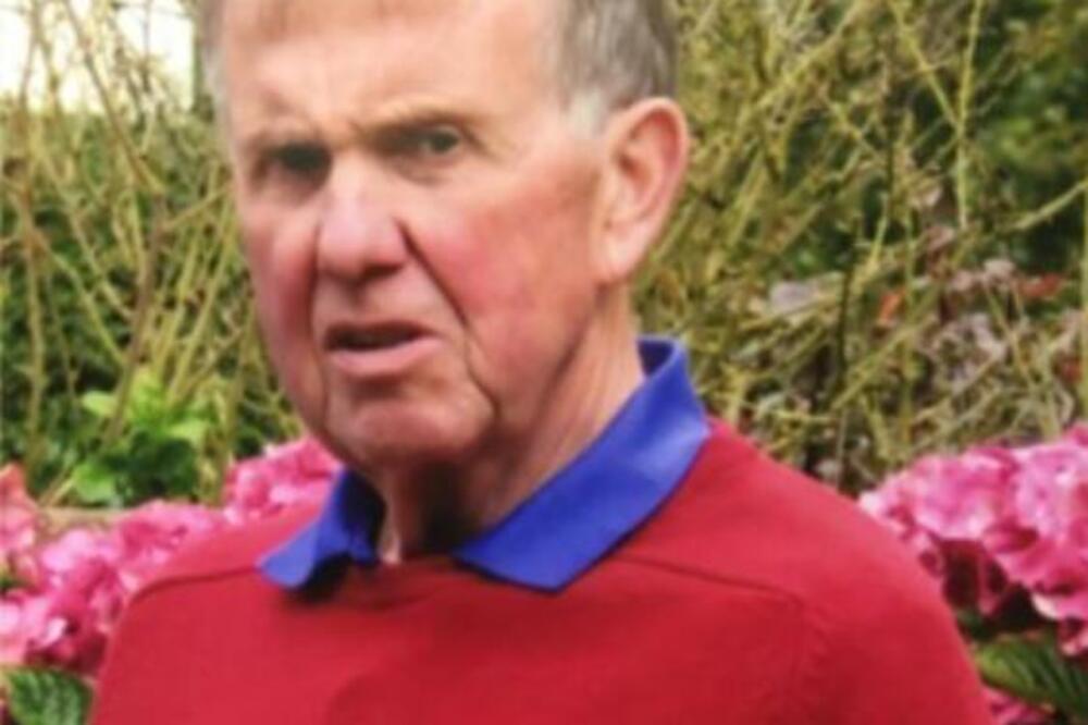 Učitelja ubila krava, čim bi se pomerio ona bi ga opet gazila: Mirno šetao sa prijateljem, a onda je usledio horor!