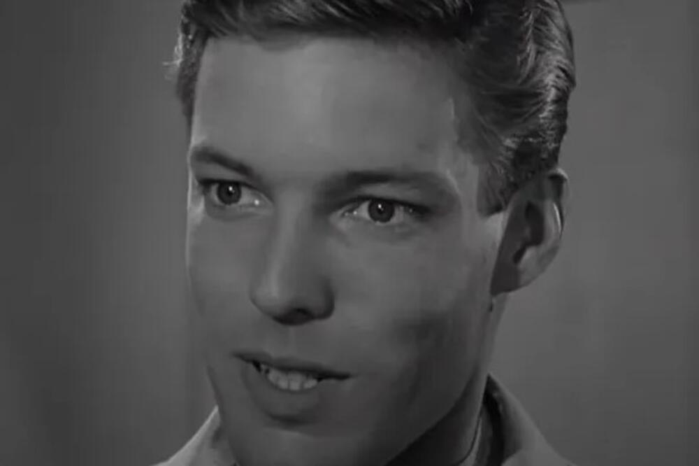 Zgodni sveštenik je tada zaludeo Srpkinje, a sve vreme krio da voli momke: Priznao sve tek u 69. godini, šok